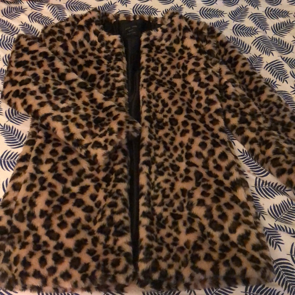 Faux fur leopard jacket